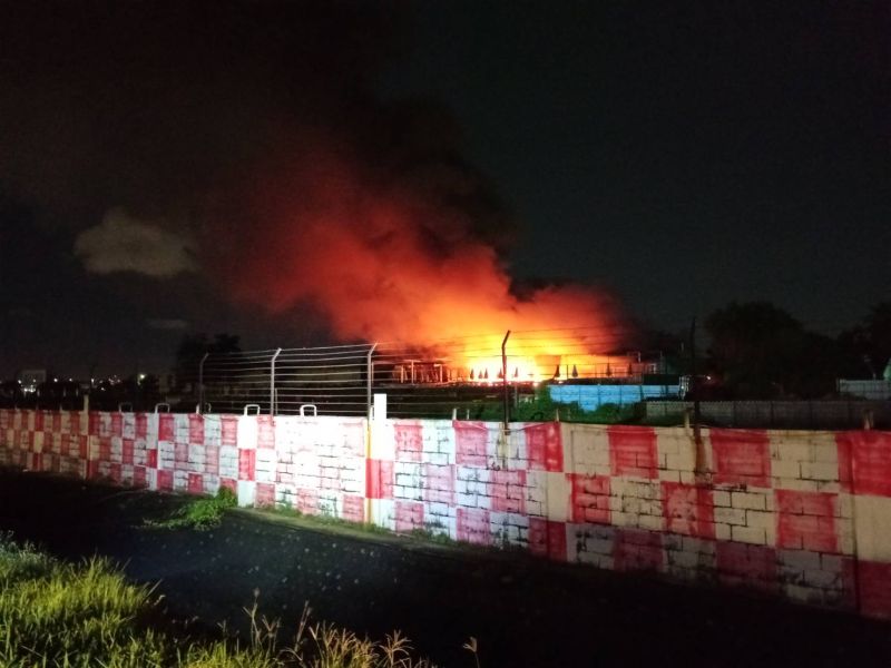 小港機場旁景觀餐廳大火　消防人員搶救幸無人員受傷