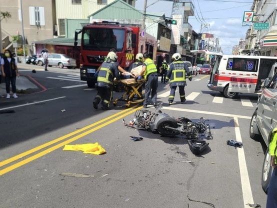 台中傳嚴重車禍！BMW高速連撞2車　釀騎士命危搶救中
