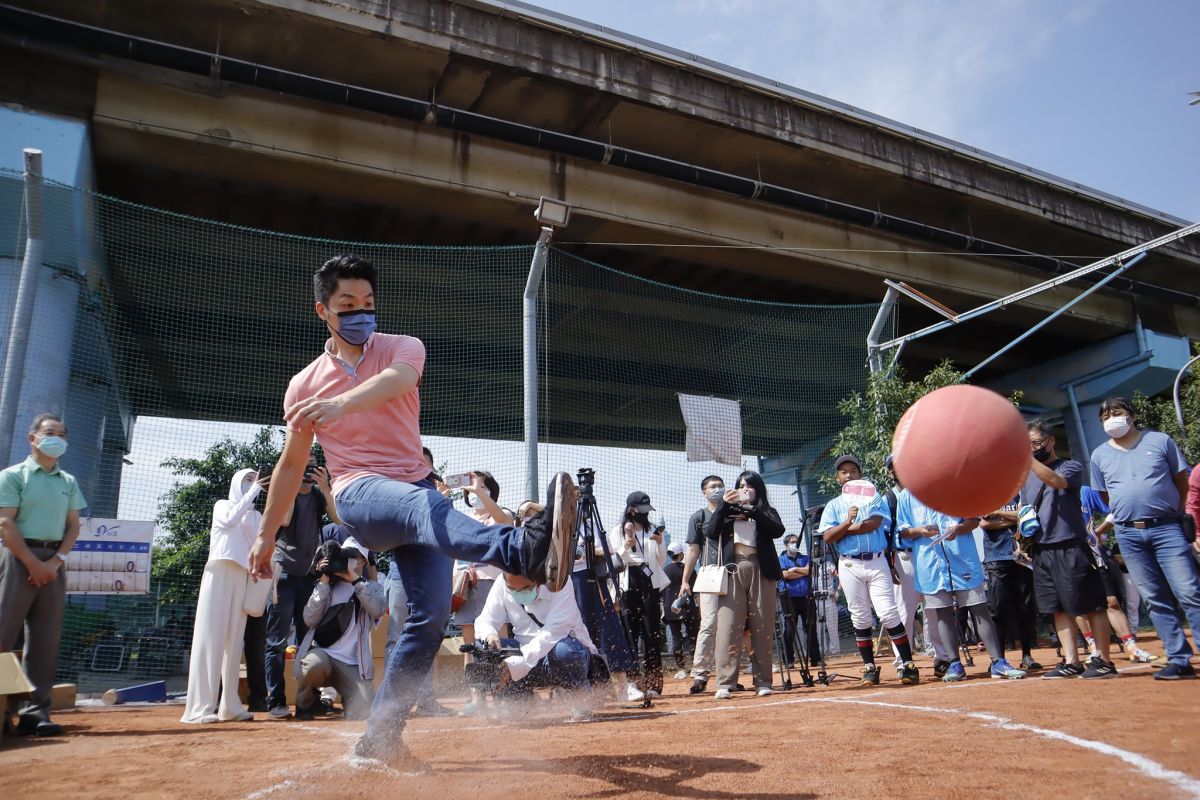 ▲國民黨台北市長參選人蔣萬安爭議不斷。（圖／翻攝自蔣萬安臉書）