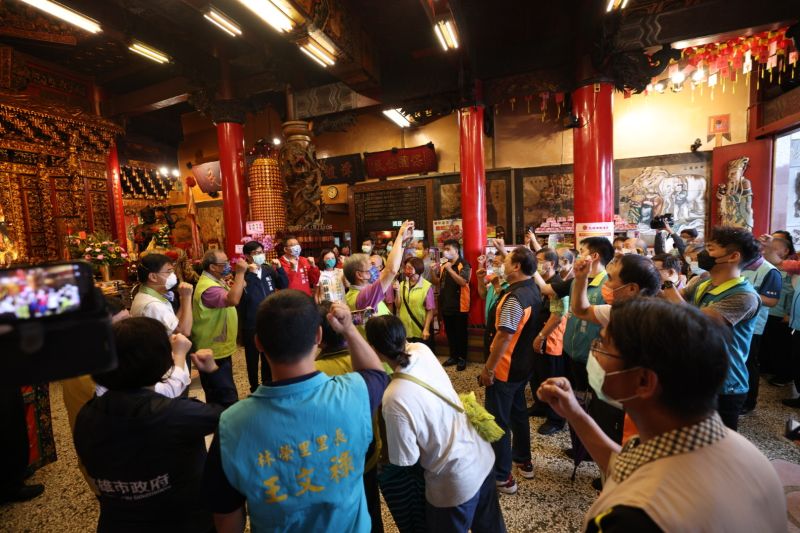 ▲陳其邁近期頻跑廟參香，搶攻宗教票倉。（圖／翻攝畫面）