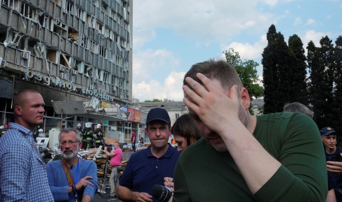 ▲烏克蘭國防部指控，高達70%的俄羅斯飛彈攻擊是針對和平城市與非軍事目標。圖為近日一處被俄軍轟炸的建築。（圖／美聯社／達志影像）