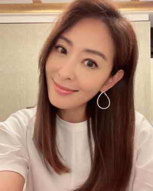 ▲賈永婕解釋家人的金錢糾紛,質疑舅舅、舅媽意圖誆騙失智母親的財產。(圖/賈永婕臉書) ▲「防疫女神」賈永婕和老公王兆杰(George)結婚20年,育有兩女一子,婚姻幸福美滿。(圖/賈永婕臉書)