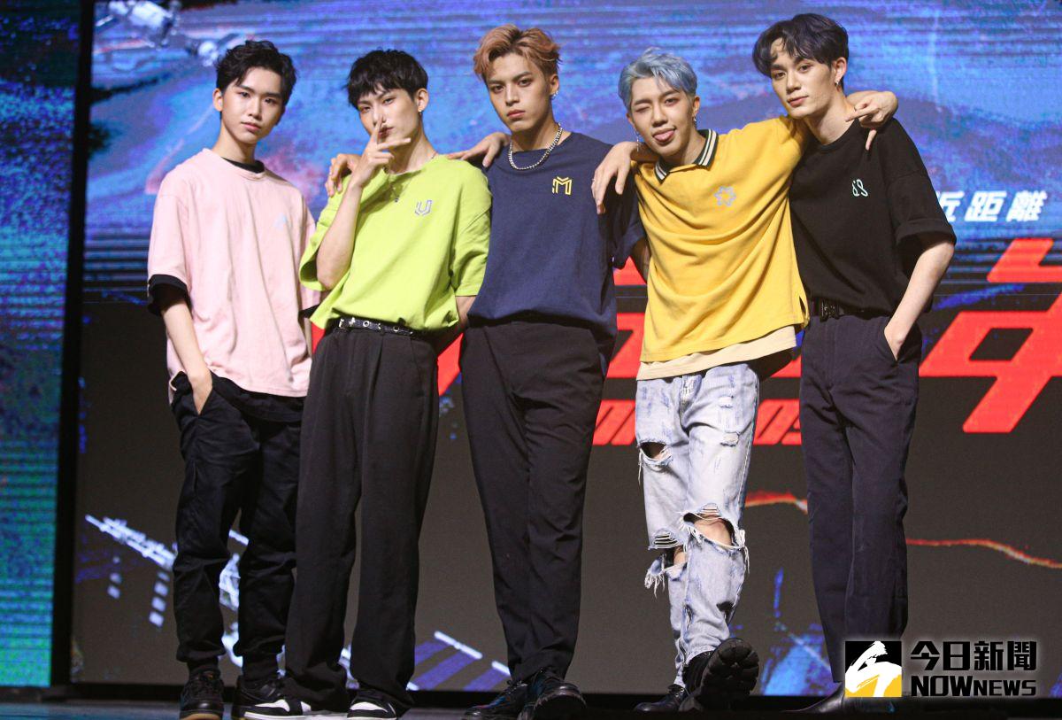 ▲《原子少年》見面會今晚展開，左起為黃莑茗、唐立杰、李哲言、藍弟和呂植宇。（圖／記者葉政勳攝）