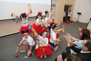 ▲「看見台灣永續力量」分享會，唐氏症基金會的唐寶寶們載歌載舞，精彩表演獲得滿堂采。（圖／林鳳提供）