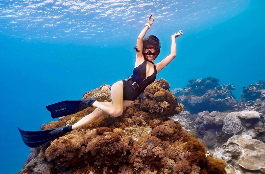 ▲壯壯到綠島拍攝寫真書，下海展現好身材。（圖／翻攝壯壯FB）