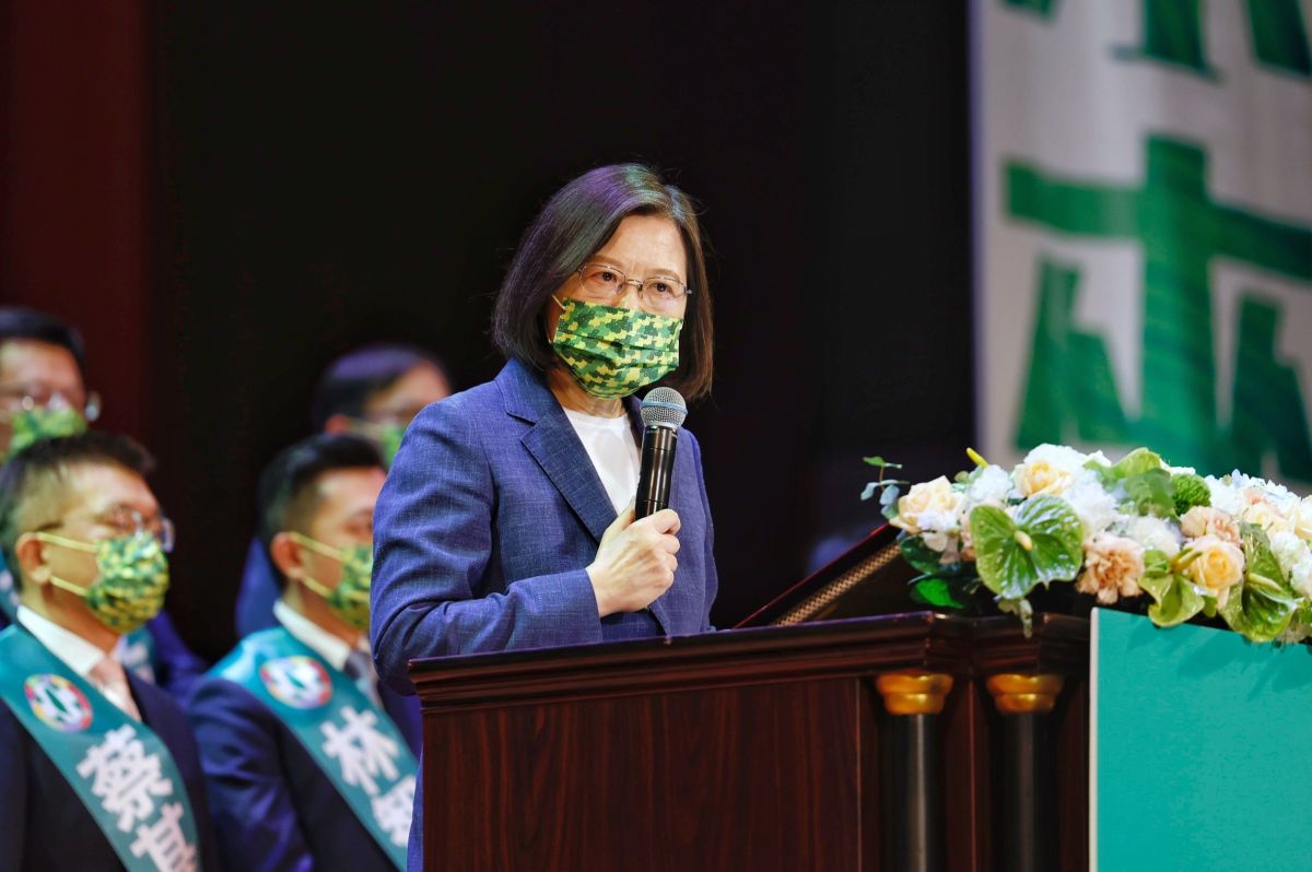 ▲蔡英文表示，一個充滿韌性的社會和擁有韌性的人民，才能深化民主、鞏固安全、發展經濟，這是台灣和中國最大的不同。（圖／民進黨提供）