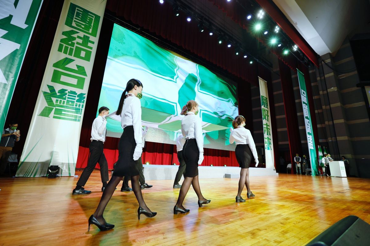 ▲民進黨敗選檢討會議持續召開，黨內年輕議員針對年輕選票流失狀況提出建言。（圖／民進黨提供）