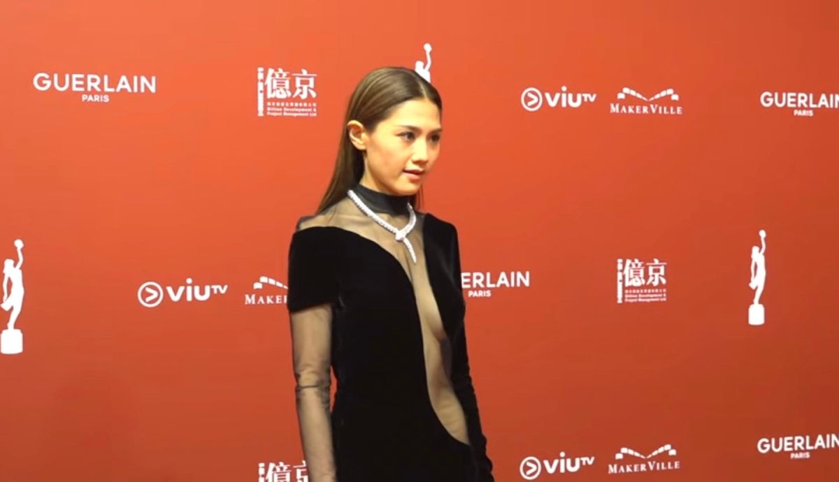 ▲周秀娜穿透視薄紗裝走紅毯。（圖／翻攝通視YouTube）