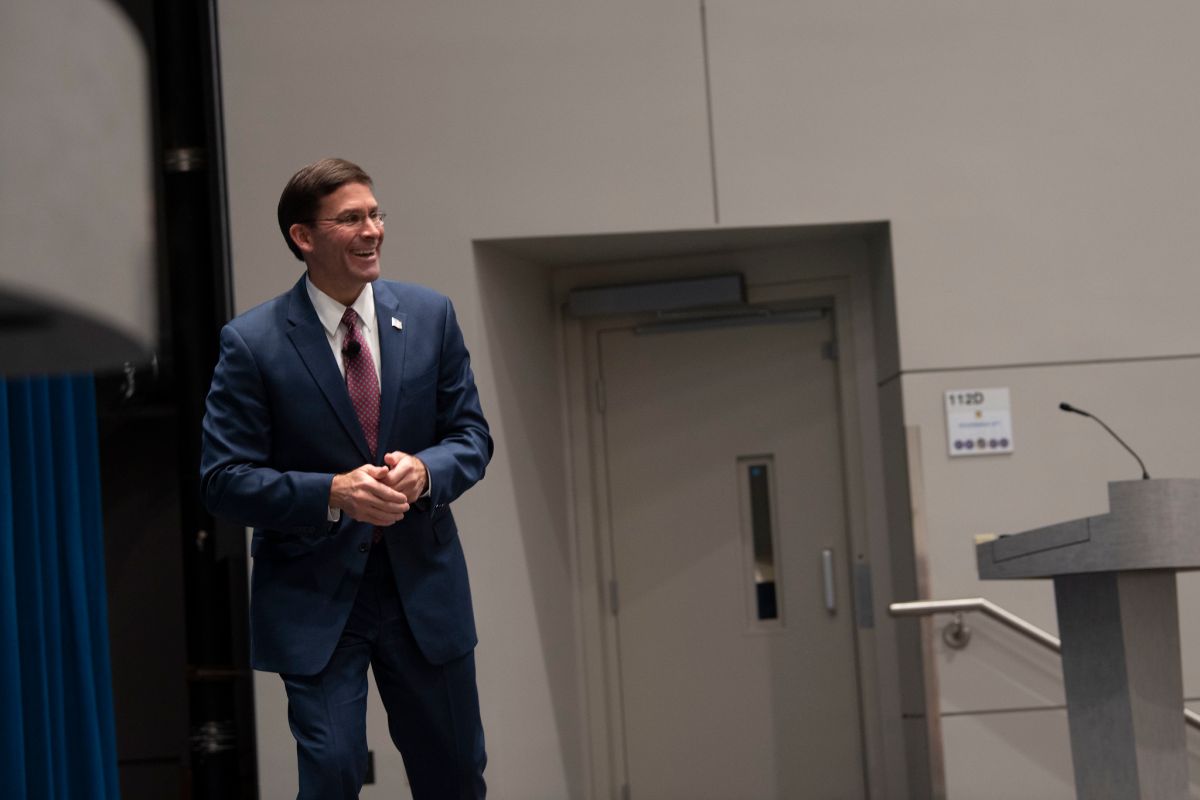 ▲美國前任總統川普連任失利後，艾斯培是第一個遭到開除的閣員。（圖／美國國防部）