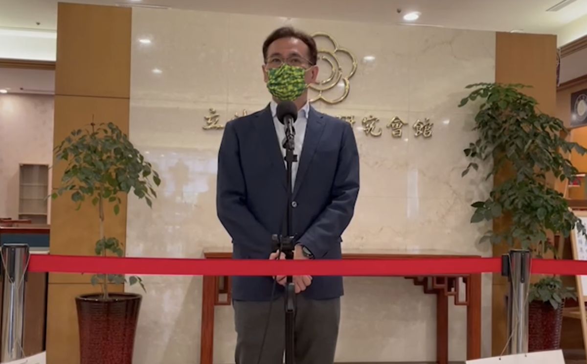 ▲陳時中出書指自己曾放棄申請綠卡，立委鄭運鵬表示，陳時中當時未滿20歲，相當不容易。（圖／記者王敏旭攝，2022.07.18）