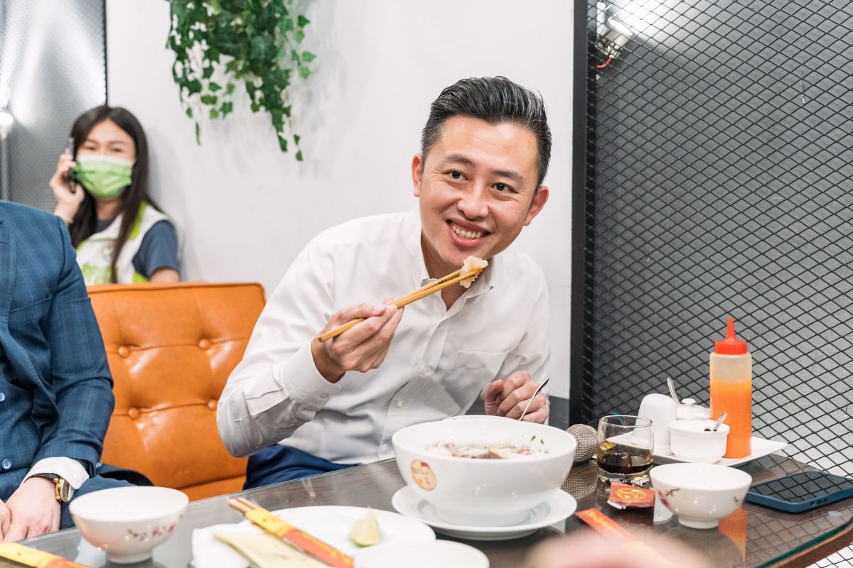 ▲林智堅正式投入桃園市長選舉後勤走地方，獲得桃園市民肯定。（圖／林智堅辦公室提供）