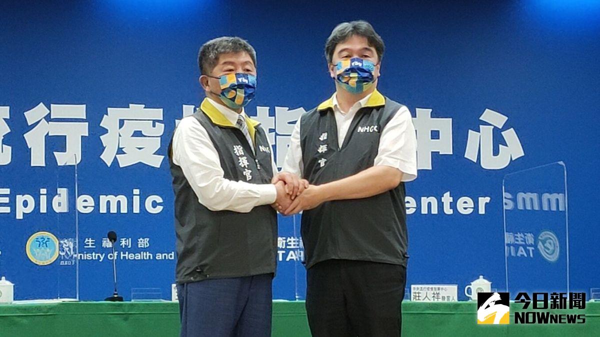 ▲台北市長參選人、前衛福部長暨中央流行疫情指揮中心指揮官陳時中與衛福部政務次長、中央流行疫情指揮中心指揮官王必勝交情相當良好。（圖／記者許若茵攝，2022.07.18）