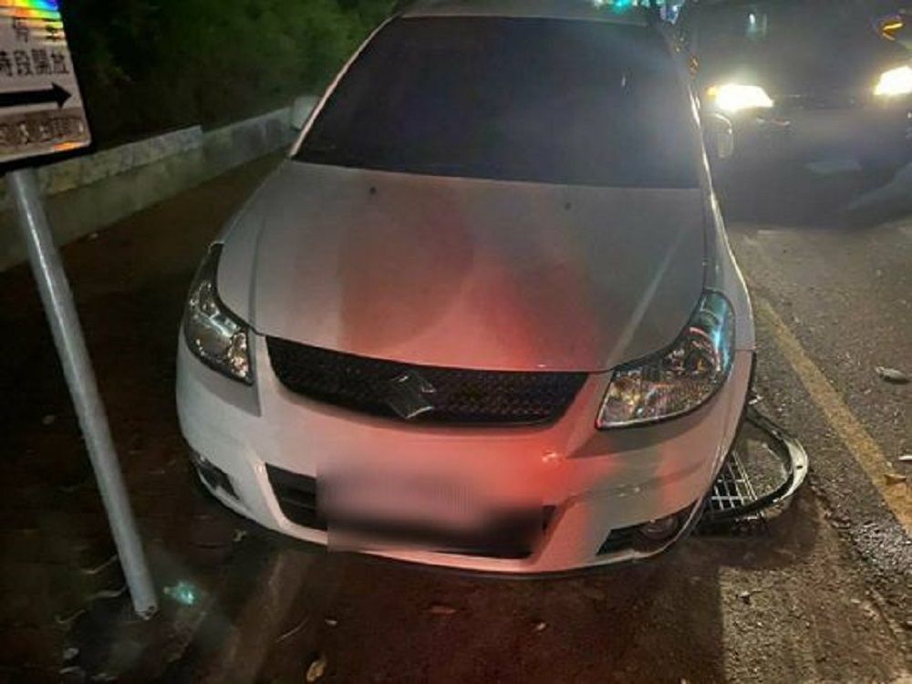 ▲婦人3杯高梁酒下肚後，返途中連撞３車（圖/記者鄧力軍翻攝）