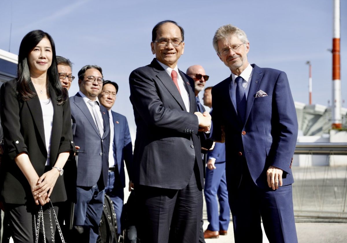 ▲立法院長游錫堃率團訪問捷克，參議長韋德齊親自接待。（圖／翻攝自韋德齊推特）