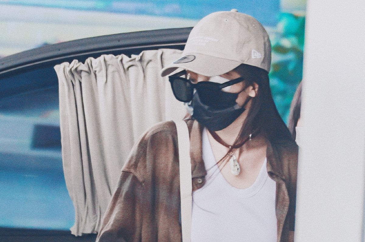 ▲楊羃錄製《密室大逃脫》眼角受傷，左眼包上紗布。（圖／翻攝微博）