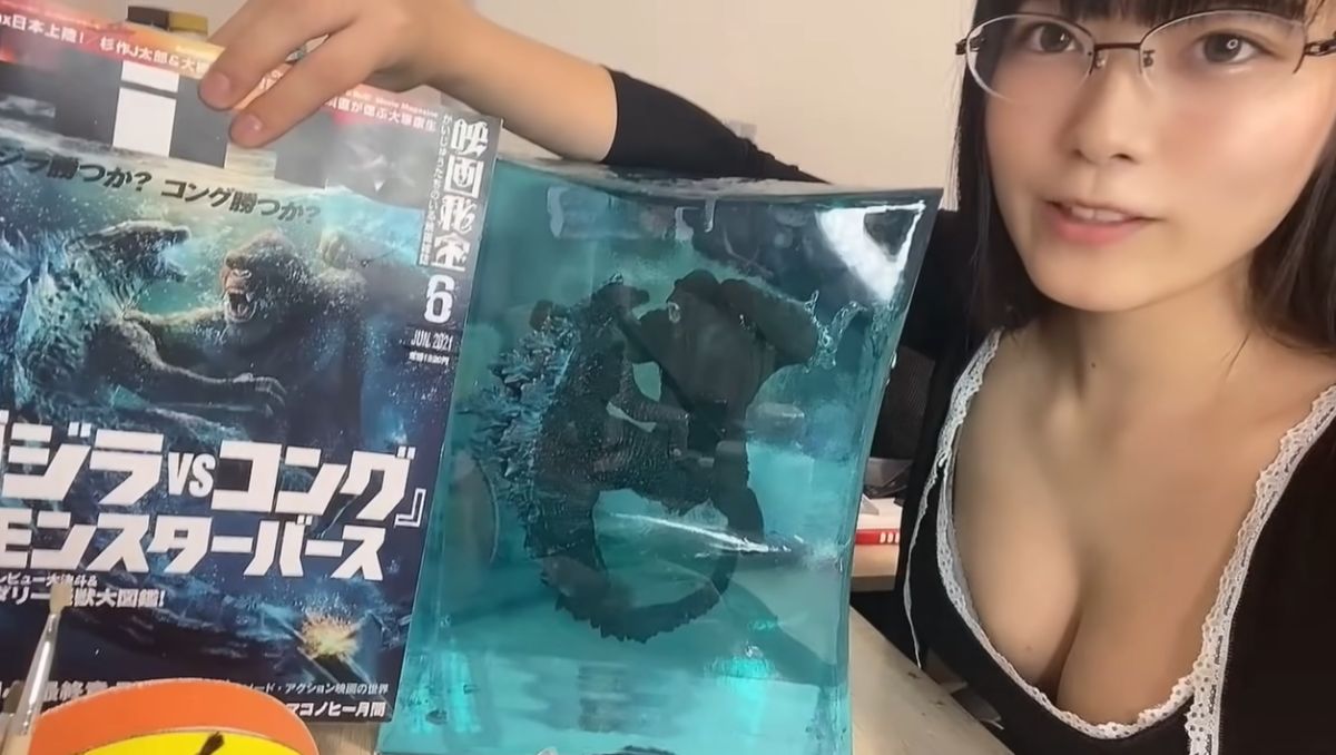 ▲東雲海在去年將哥吉拉vs金剛的經典海中對戰，製作成獨特模型。（圖／翻攝うみちゃんねるYoutube）