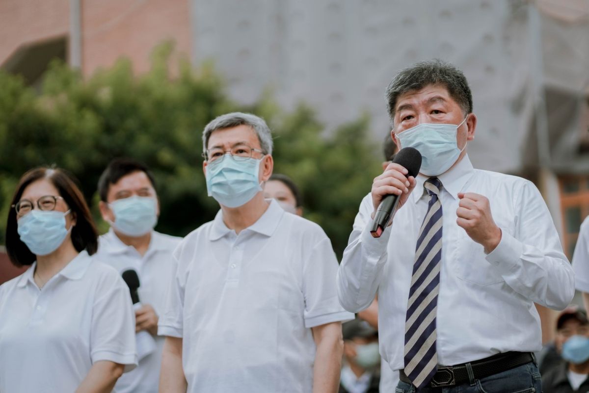 ▲陳建仁（中）除扛下輔選陳時中重責外，也擔任總統特使出訪梵蒂岡。（圖／陳時中辦公室提供）