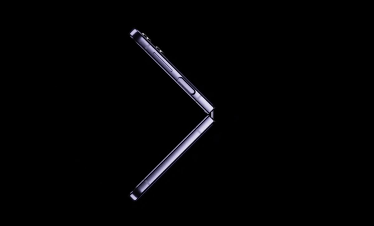 ▲三星將於8/10發表新款摺疊機Galaxy Z Fold4、Galaxy Z Flip4，外傳兩款的摺痕都有大幅的降低，提升操作時的順暢感。(圖／官方提供)