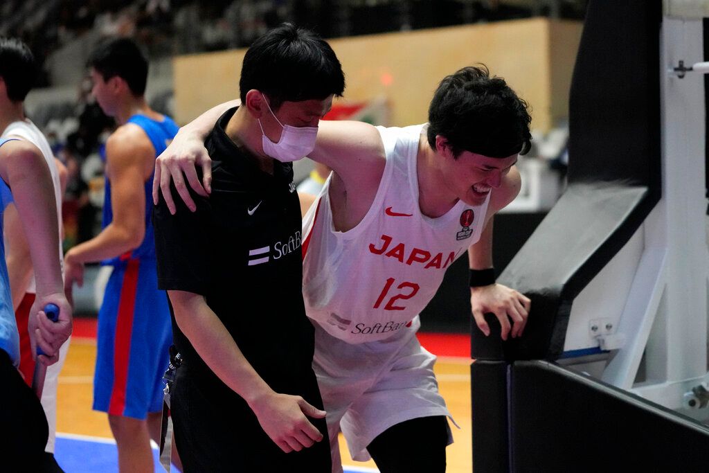 ▲渡邊雄太在亞洲盃賽事中受傷離場。（圖／美聯社／達志影像）