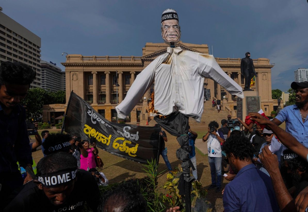 ▲斯里蘭卡抗議運動持續逾100天，成功將前總統拉賈帕克薩拉下馬。（圖／美聯社／達志影像）