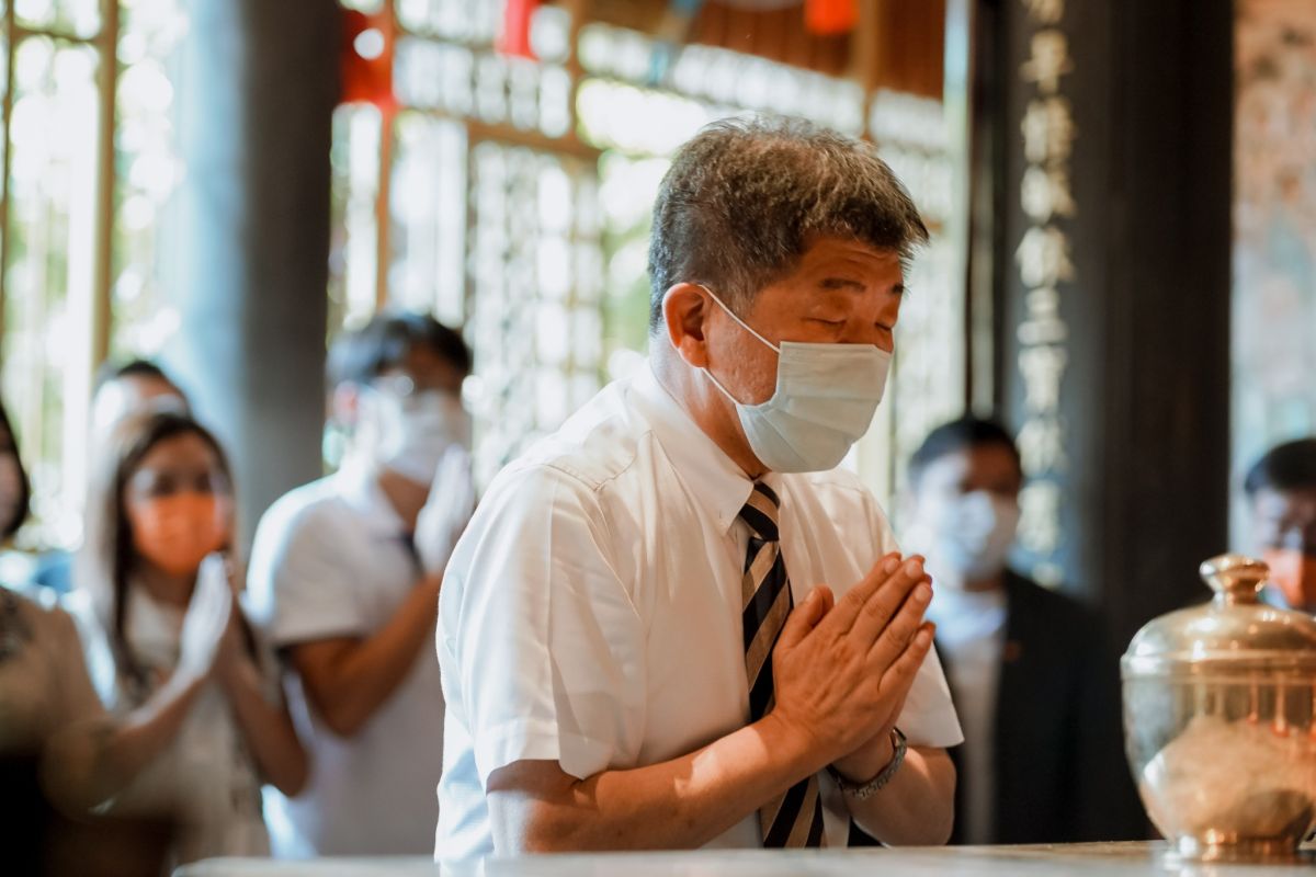 ▲個性內斂的陳時中仍稍寡言，還學不太會激情造勢，不過身邊幕僚都說他是個有同理心、關懷社會的性情中人，甚至有點悶騷。（圖／陳時中辦公室提供）