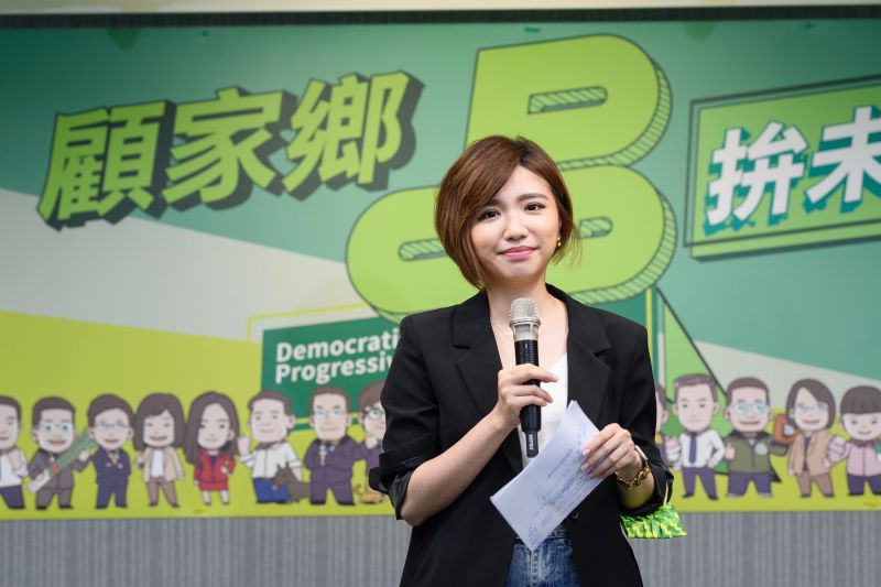 ▲黃彩玲表示，自己家裡開麵店，體悟煮麵、吃麵是每個人的生活日常，因此邀請全台「首長級」主廚帶來各地特色麵食，用不同的食材、配料與候選人產生連結。（圖／民進黨提供）