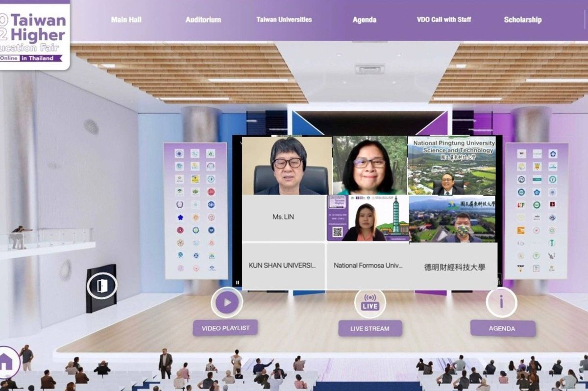 ▲我國教育部國際及兩岸教育司李彥儀司長為2022年泰國台灣高教暨華語線上教育展進行開幕致詞。（圖／教育部提供）