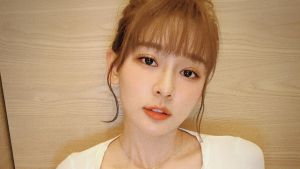 林莎無罩！鏡頭舉高「畫面太香」　網友：看不到背景
