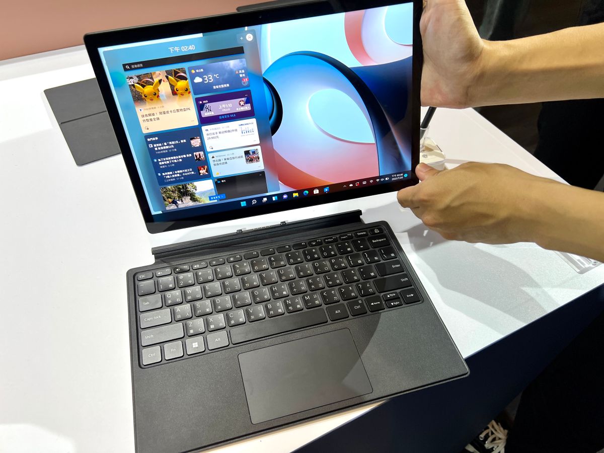 ▲小米今天公布8大新品，首度在台灣推出2 in 1筆記型電腦產品Xiaomi Book S。(圖／記者周淑萍攝)