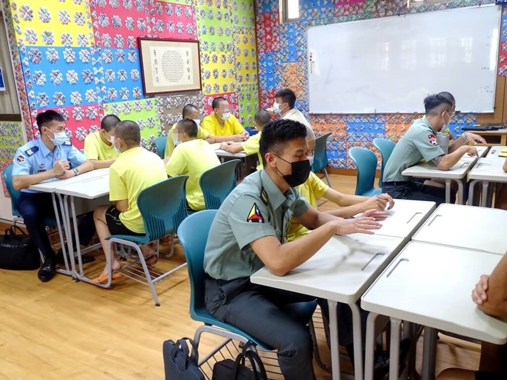 ▲法務部矯正署苗栗看守所與國軍人才招募中心合作，向少年觀護所收容少年宣導從軍引發熱議；看守所20日表示，盼引導逆風少年找到人生方向，重新回到正途。（圖／苗栗看守所提供 中央社記者管瑞平傳真 111年7月20日）