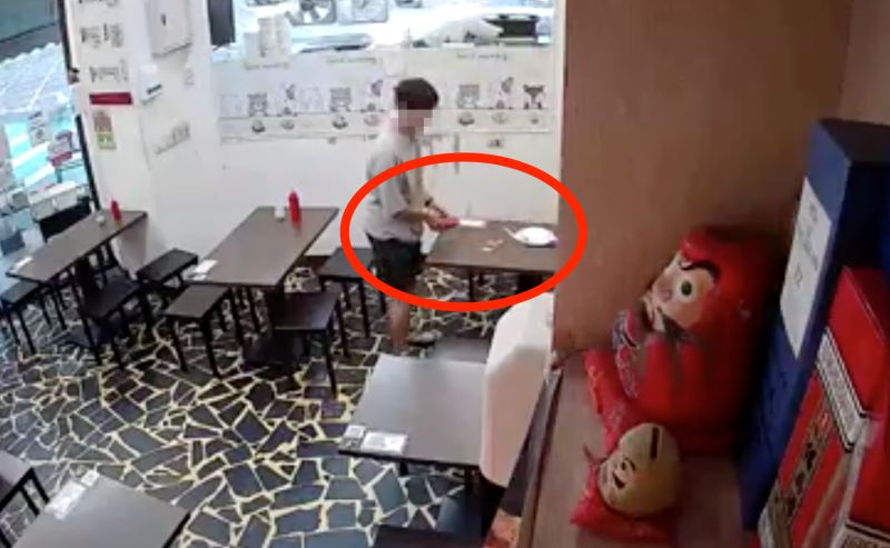 蚵仔煎有蟲!台中男「辣椒醬噴桌椅」報復 店家超無奈