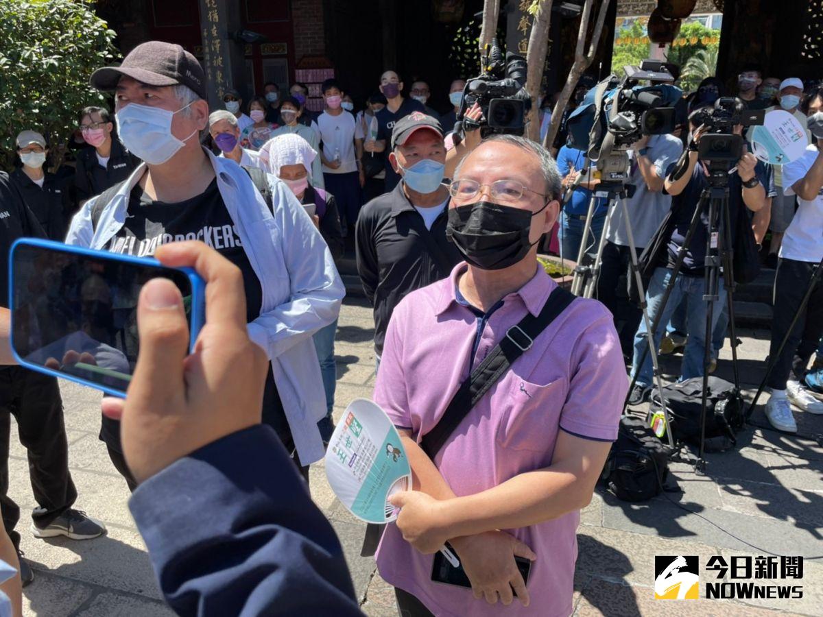 ▲虧損投資人連2天欲找民進黨台北市長參選人陳時中陳情。（圖／記者黃宣尹攝，2022.07.21）