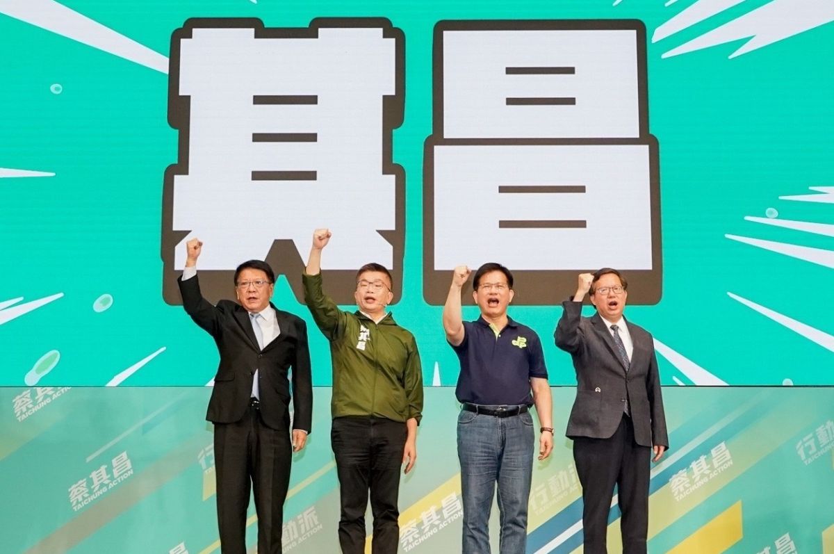 ▲前台中市長林佳龍、與蔡其昌同屬新潮流系統的屏東縣長潘孟安（左）、桃園市長鄭文燦（右）齊聚台中造勢。（圖／蔡其昌辦公室提供，2022.07.21）