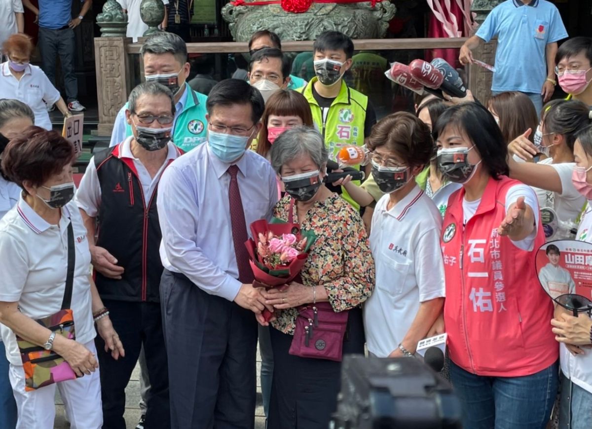 ▲林佳龍今前往板橋真武廟參拜。（圖／記者王敏旭攝，2022.07.21）