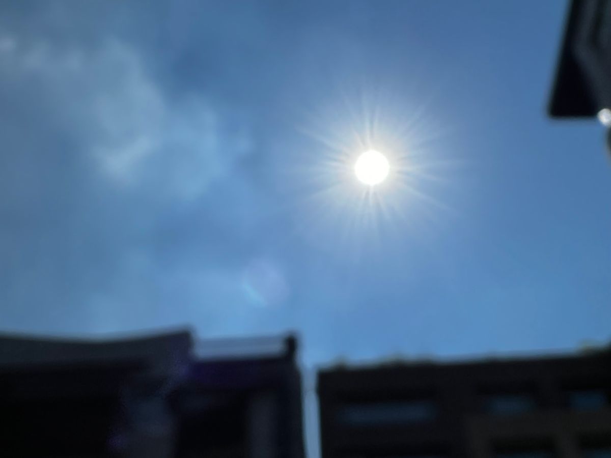 ▲中央氣象局表示，今（12）天環境吹東到東南風，氣溫回升，不過早晚仍稍涼，日夜溫差稍大，請留意溫度的變化。（圖／張勵德攝）