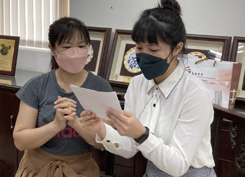 新二代喪父又無母依靠 總統教育獎得主展露正能量