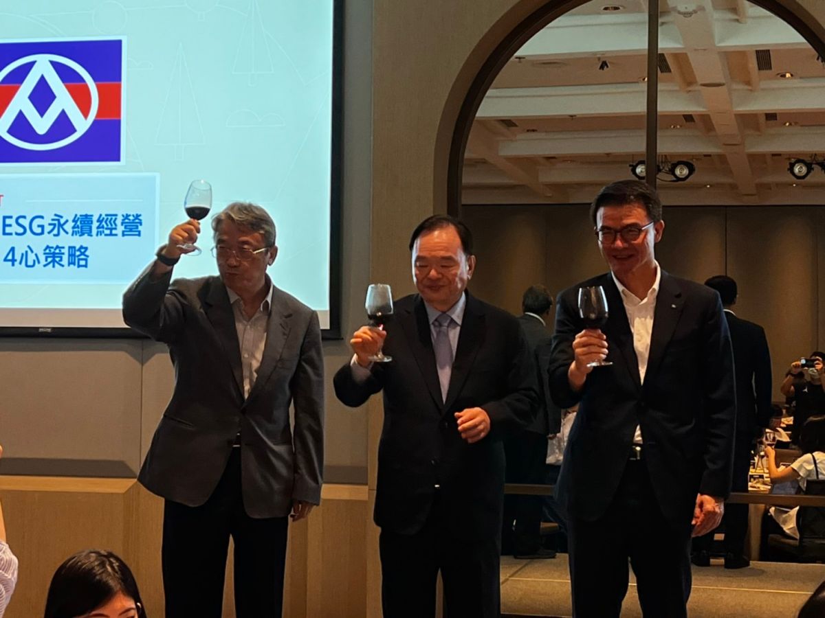 ▲全聯董事長林敏雄（中）今晚與副董事長謝健南（左）、總經理蔡篤昌（右）共同出席媒體餐敘，暢談未來大潤發經營方向。（圖／張勵德攝）