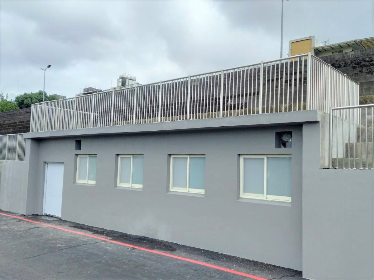 ▲臺北市百齡橄欖球場淋浴間外觀。體育署提供