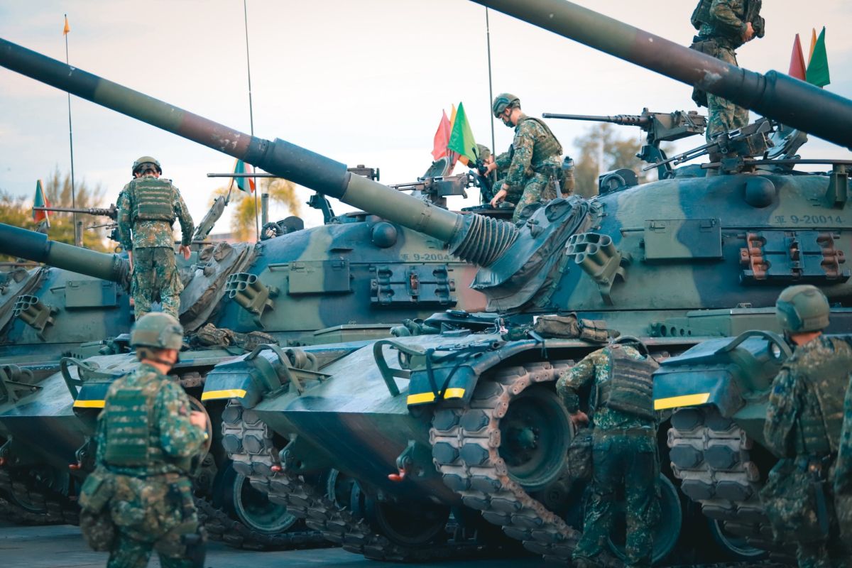 ▲中共近來軍演頻頻，加劇台海緊張情勢，促使台灣延長義務役期。（示意圖／陸軍司令部臉書）