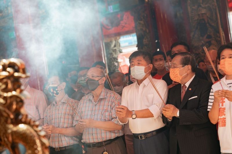 ▲陳時中今日赴松山慈祐宮參拜。（圖／陳時中辦公室提供）