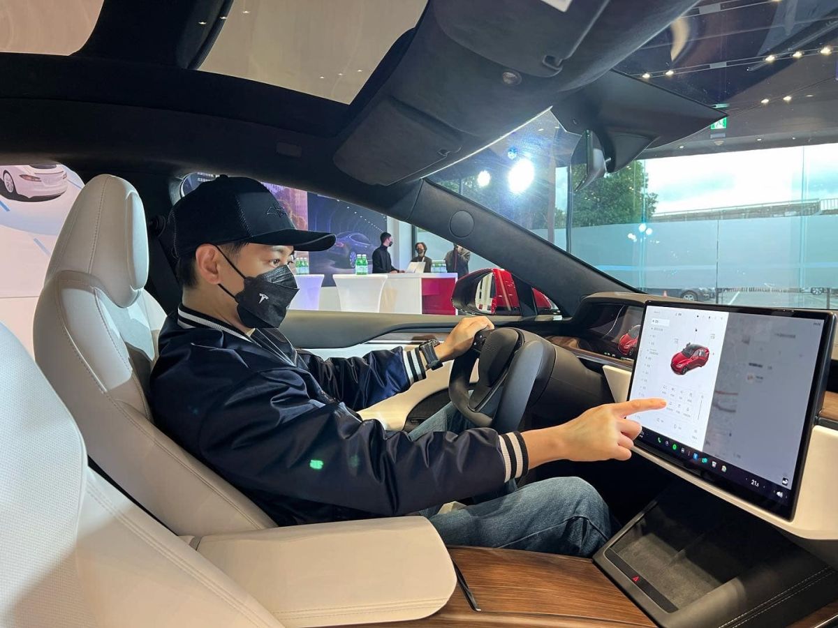 ▲林志穎愛車成癮，今年一月才去車展參觀試駕特斯拉車款。（圖/林志穎臉書）