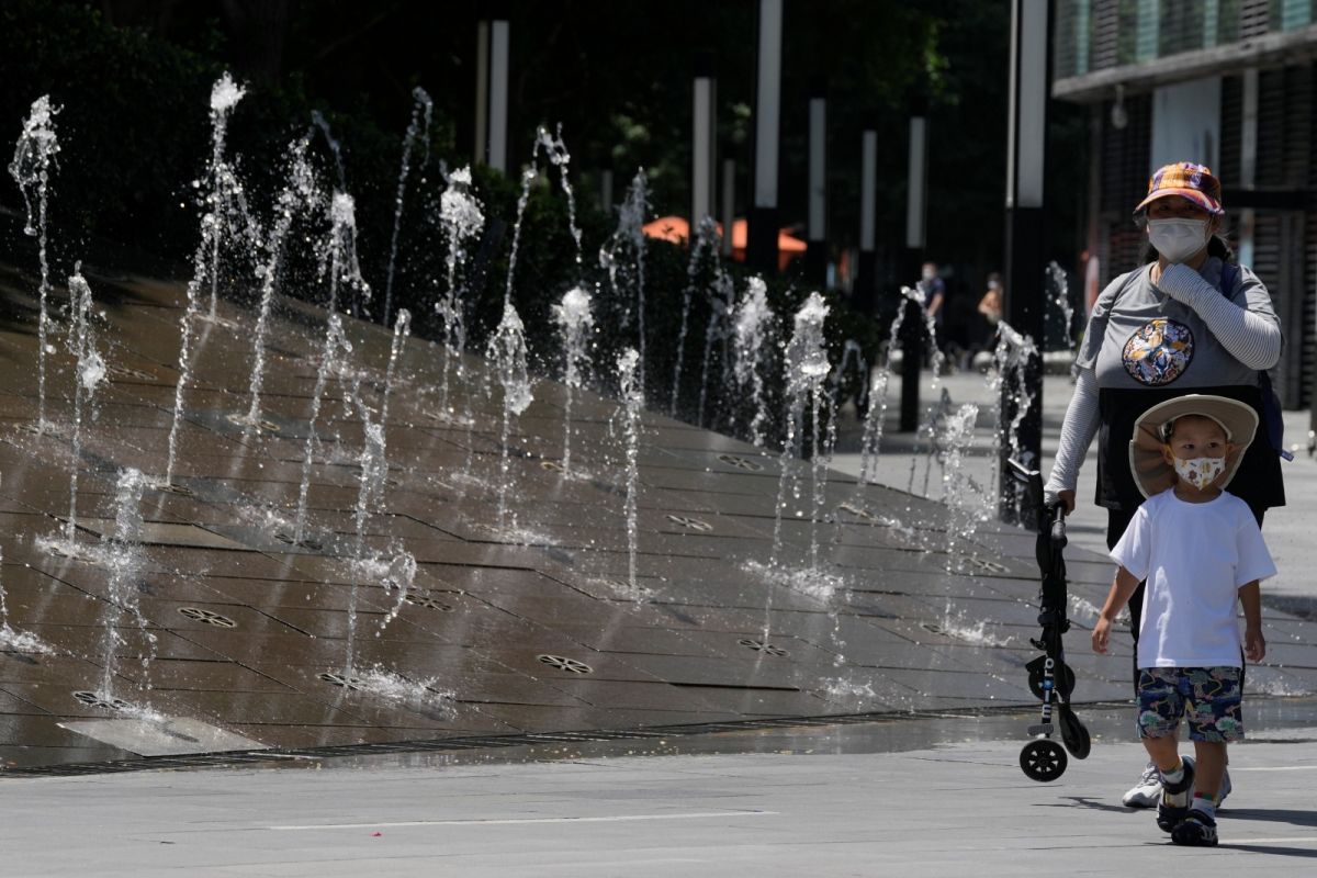 ▲炎熱天氣席捲中國各地。（圖／美聯社／達志影像）