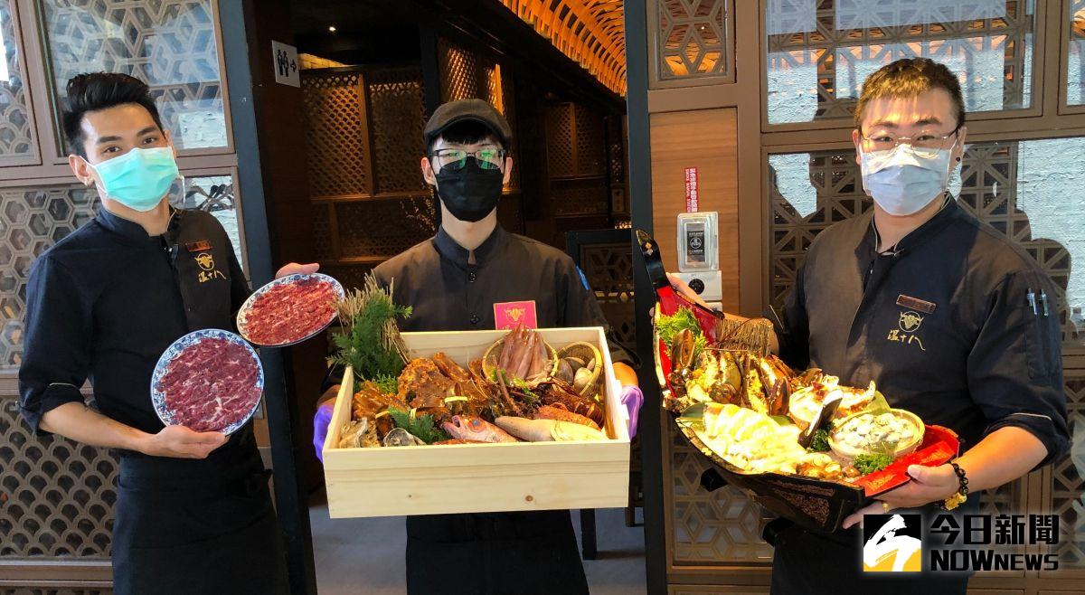 ▲歡慶父親節，台中「溫十八」推出豪華四人套餐組，頂級海陸食材應有盡有，88折巴結老爸。（圖／記者金武鳳攝，2022.7.22)