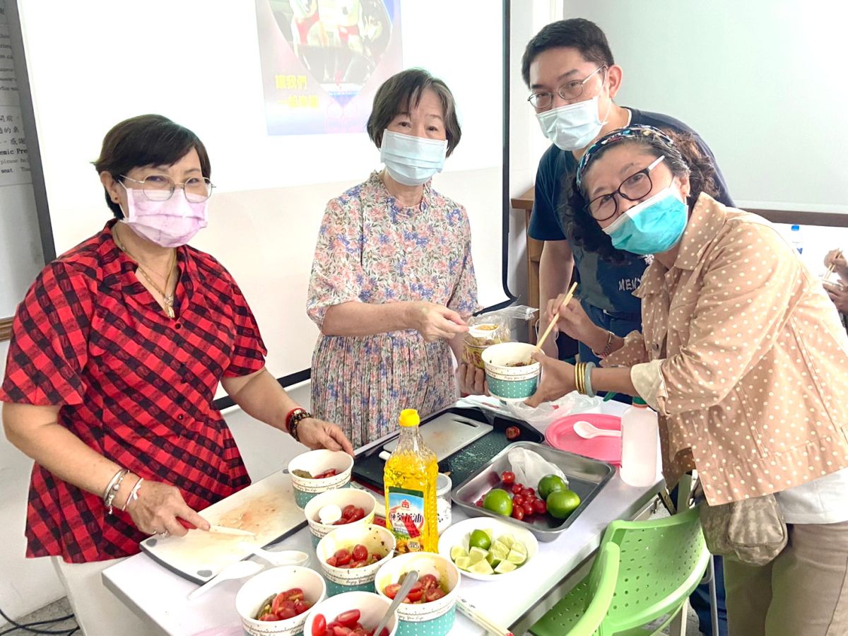 ▲丁庭仙擔任講師，她以自身經驗與大家分享豐富的多國生活經驗以及融入當地樂活的訣竅。（圖／移民署桃園市服務站提供）