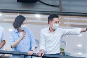 蔡英文與林智堅 ▲蔡英文與林智堅向現場球迷揮手。(圖/翻攝自林智堅臉書)