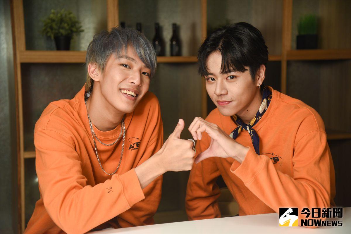 ▲《原子少年》裡競爭人氣王的林佳辰（右）與林煥鈞，私下是黎明技術學院表藝系的同班同學。（圖／記者陳明安攝,2022.07.17）