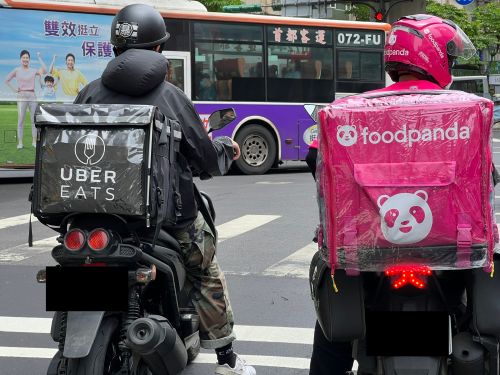 ▲外送,uber eats,熊貓,foodpanda（圖／記者周淑萍攝）