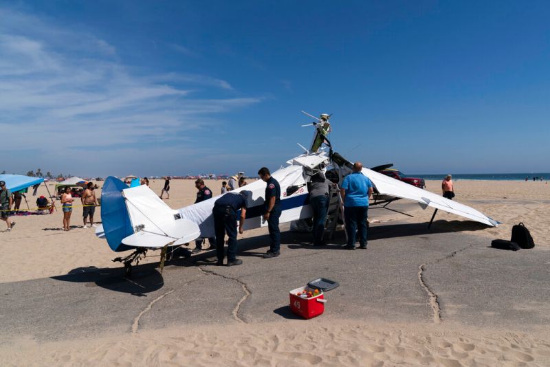 加州小飛機墜海！沙灘正好辦救生員大賽　參賽者跳海救人
