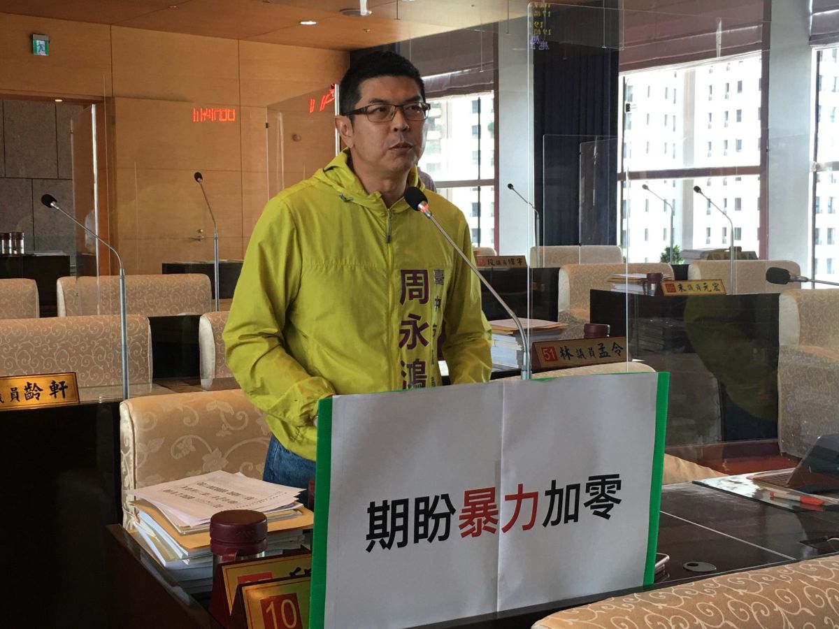 ▲市議員周永鴻批評，讓台中成為「慶記之都」，關鍵在市長的施政態度。(圖／柳榮俊攝2022.7.25)