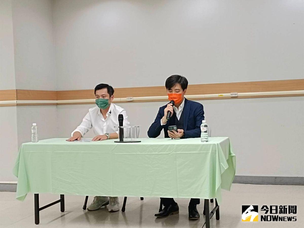 ▲林志穎車禍第4天，經紀人（左）曝「已安排手術」，右為林志鑫。（圖／記者侯家瑜攝）